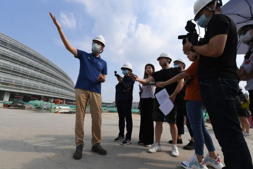 中央广播电视总台|“冬奥之声”探营“双奥之城” 多语种网红主播带货“冰丝带”