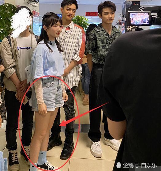 李浩菲才是不上镜型路演被抓拍原装奶棒腿我酸了