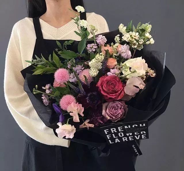 花艺入门不得不学的花束包装技巧 酒红色 搭配