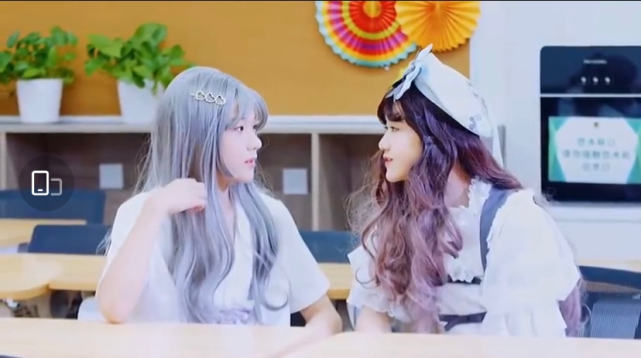 tf家族三代团穿女装营业,男孩变漂亮女孩毫无违和感,公司为博眼球无