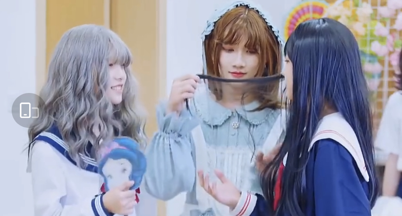 tf家族三代团穿女装营业,男孩变漂亮女孩毫无违和感,公司为博眼球无