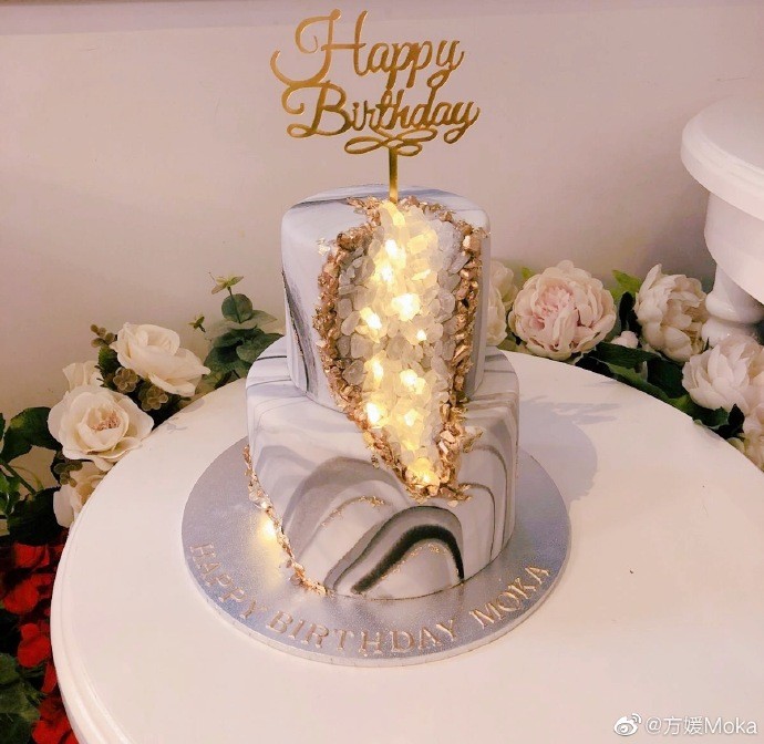 郭富城|方媛晒全家福庆生，力证与郭富城感情依旧，发文时间暗藏深意