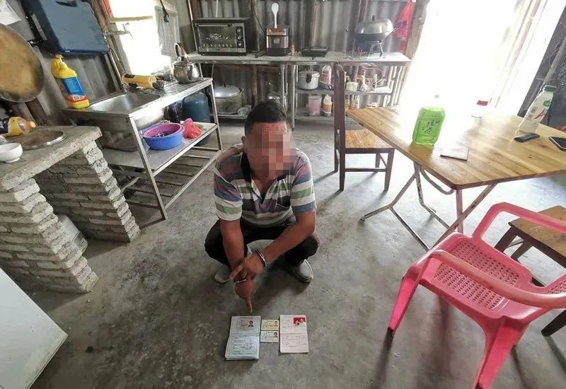 近日,富宁县公安局远赴广东省,成功抓获一名潜逃27年的命案积案犯罪