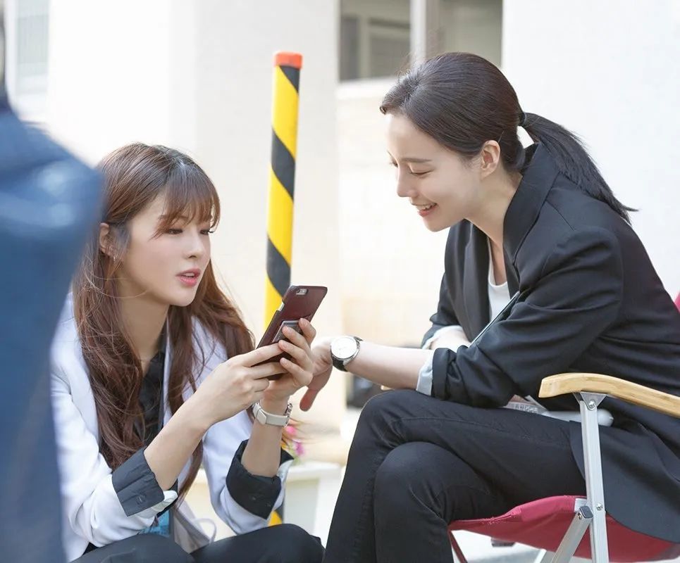 李先彬在演技活动方面更加活跃,她不仅出演了mbc《missing9》,tvn