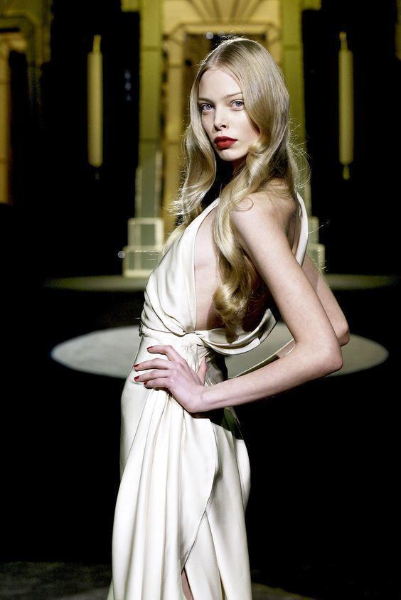 被雪藏突然消失嫁亿万富翁这个90后最绝超模太神秘