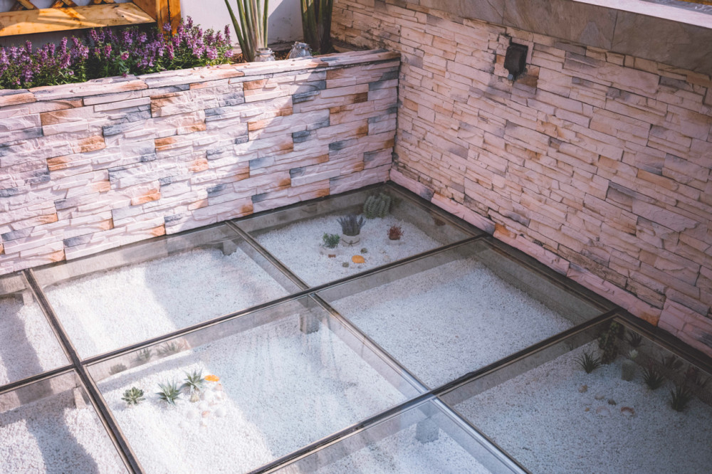 30㎡二楼露台"造园":巧用玻璃地板,打造ins风网红花园