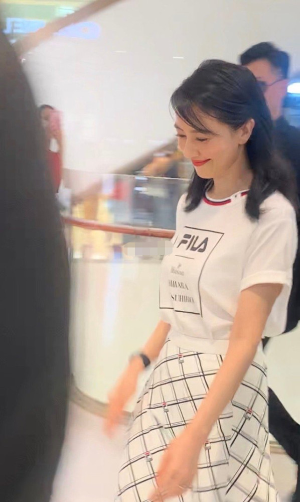 高圆圆|41岁高圆圆商场亮相被包围，路人镜头曝光真实颜值