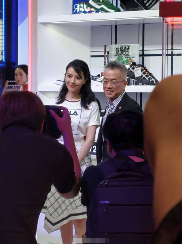 高圆圆|41岁高圆圆商场亮相被包围，路人镜头曝光真实颜值