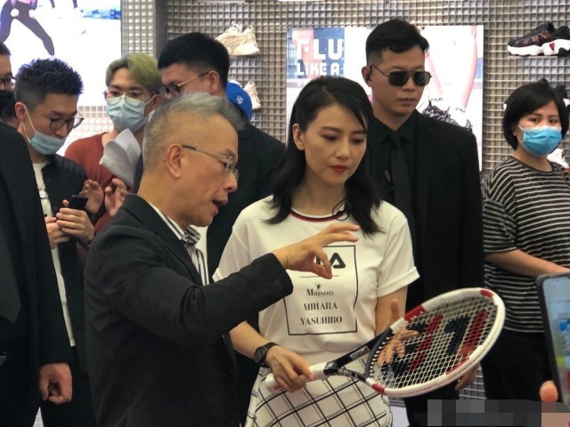 高圆圆|41岁高圆圆商场亮相被包围，路人镜头曝光真实颜值