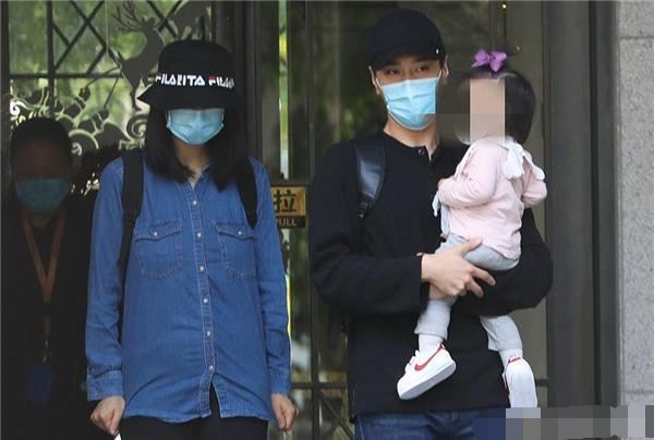 高圆圆|41岁高圆圆商场亮相被包围，路人镜头曝光真实颜值