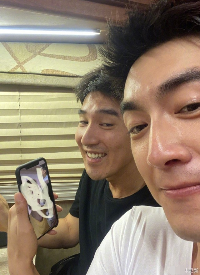 高圆圆|41岁高圆圆商场亮相被包围，路人镜头曝光真实颜值