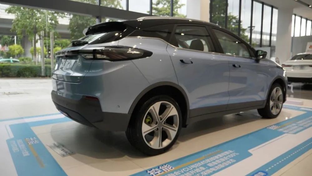 98万元起几何c纯电动suv好不好?最高550km续航_腾讯新闻