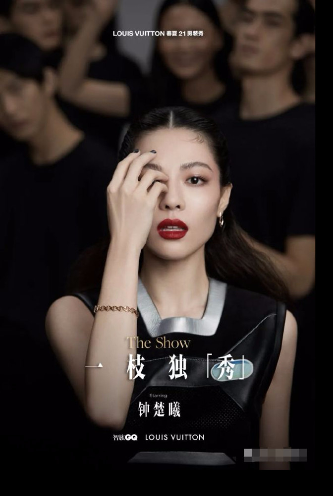 钟楚曦|钟楚曦和迪丽热巴都救不活的红毯秀得是多土？