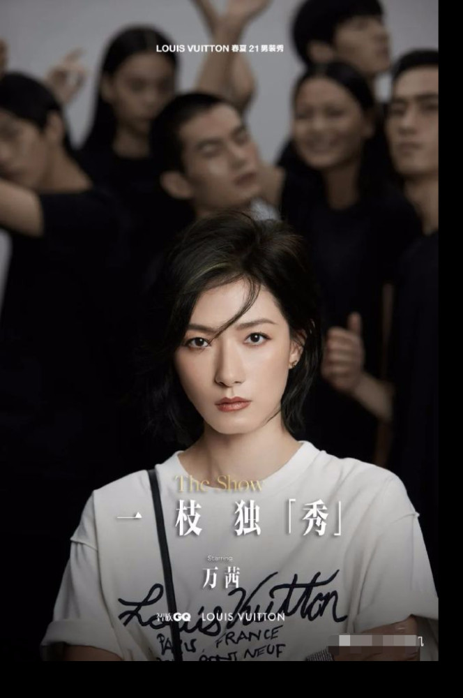 钟楚曦|钟楚曦和迪丽热巴都救不活的红毯秀得是多土？