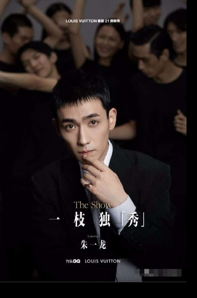 钟楚曦|钟楚曦和迪丽热巴都救不活的红毯秀得是多土？