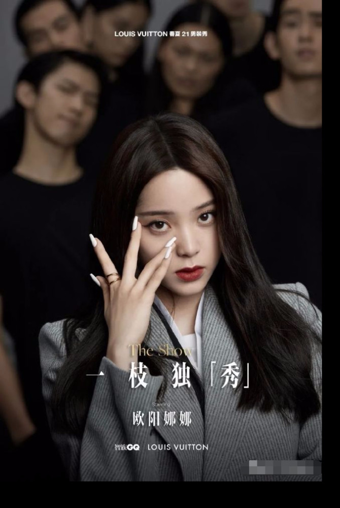 钟楚曦|钟楚曦和迪丽热巴都救不活的红毯秀得是多土？