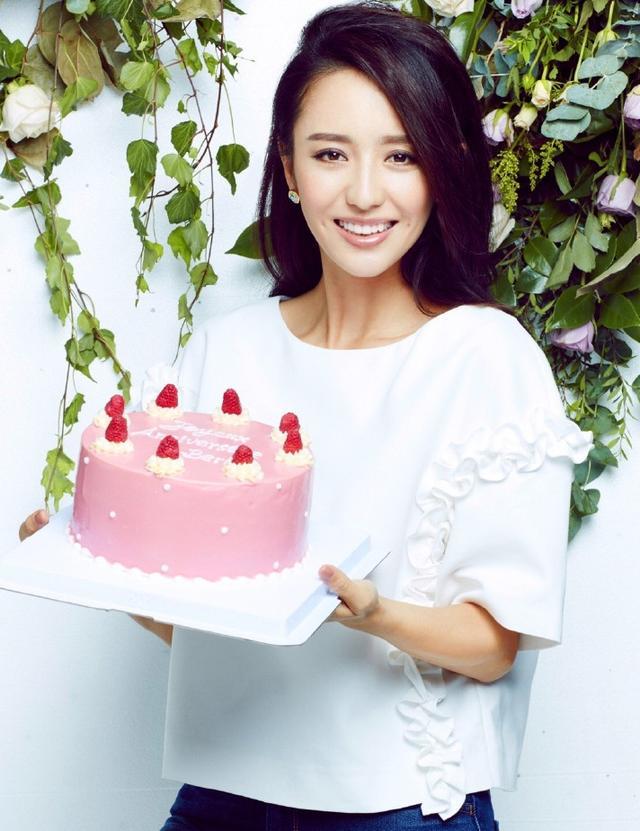 陈思诚|与美女同行后，陈思诚公开为佟丽娅庆生，岳父佟吉生点赞力证两人恩爱如初