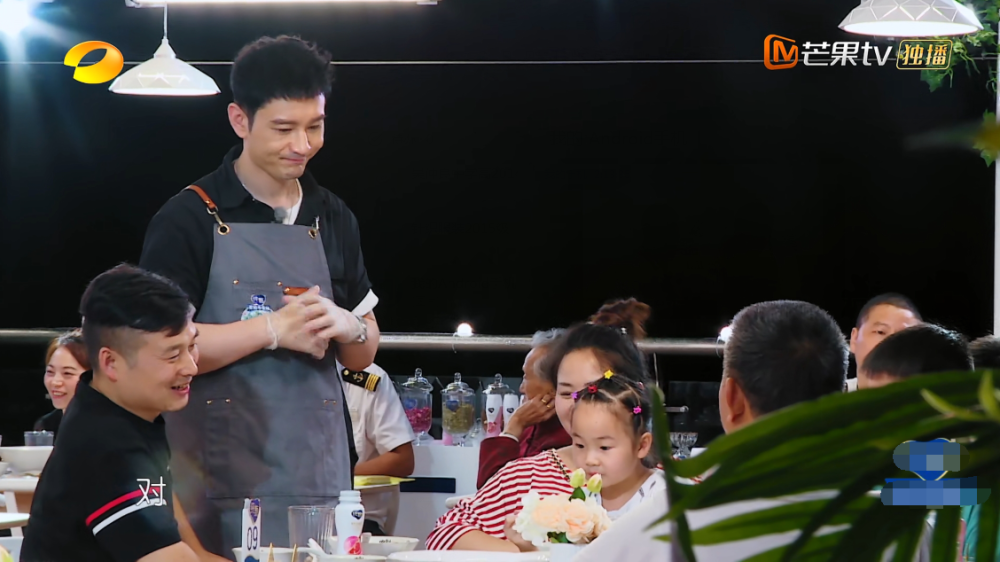 赵丽颖|《中餐厅4》咖位高搞特殊？赵丽颖提前收工不干活，背后原因无奈