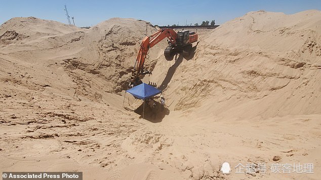 美国亚利桑那州|美墨边界发现“最高级隧道”：四壁木板，有水有电还有铁路