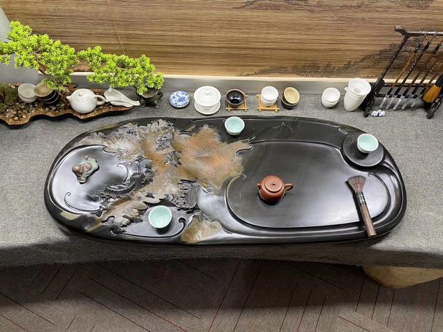 雕刻|把“万里长城”雕刻在石头茶盘上，太震撼了，这才是真正的手艺人