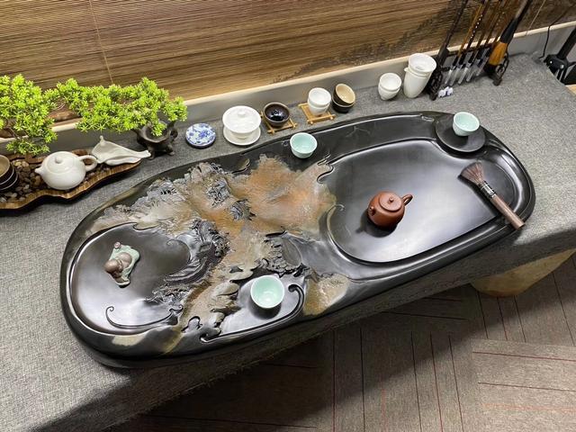 雕刻|把“万里长城”雕刻在石头茶盘上，太震撼了，这才是真正的手艺人