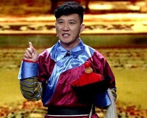 赵本山|63岁赵本山近照沧桑，身形暴瘦眼睛睁不开，杨树林对师父毕恭毕敬