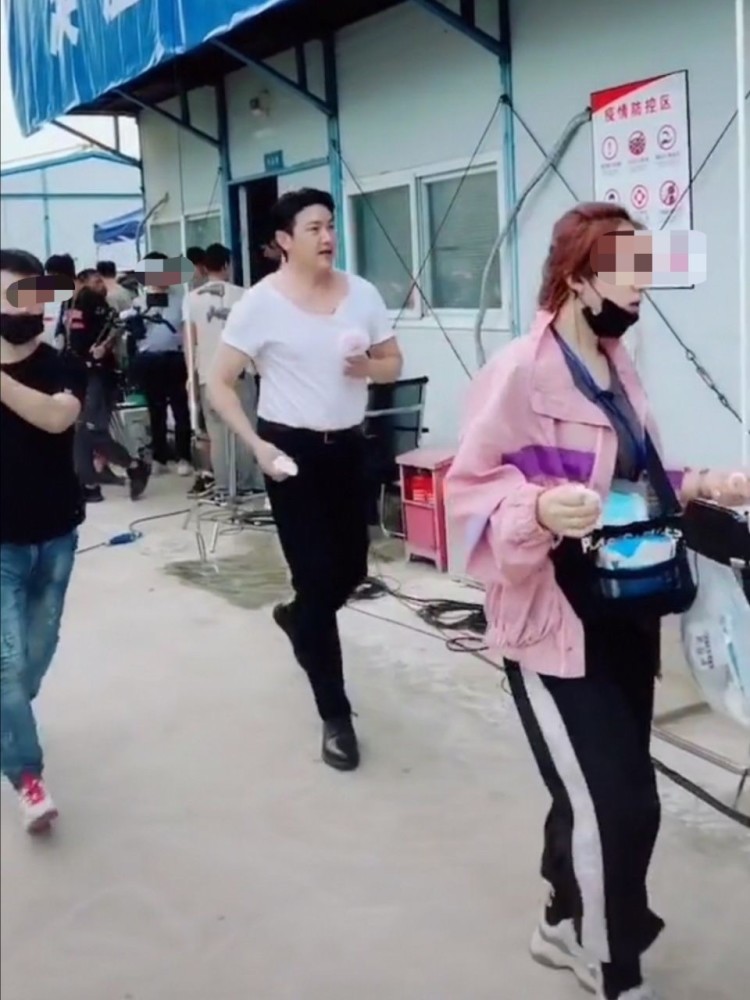 陆毅|44岁陆毅近照大变样，身材走形胖出双下巴，网友：完全不敢认