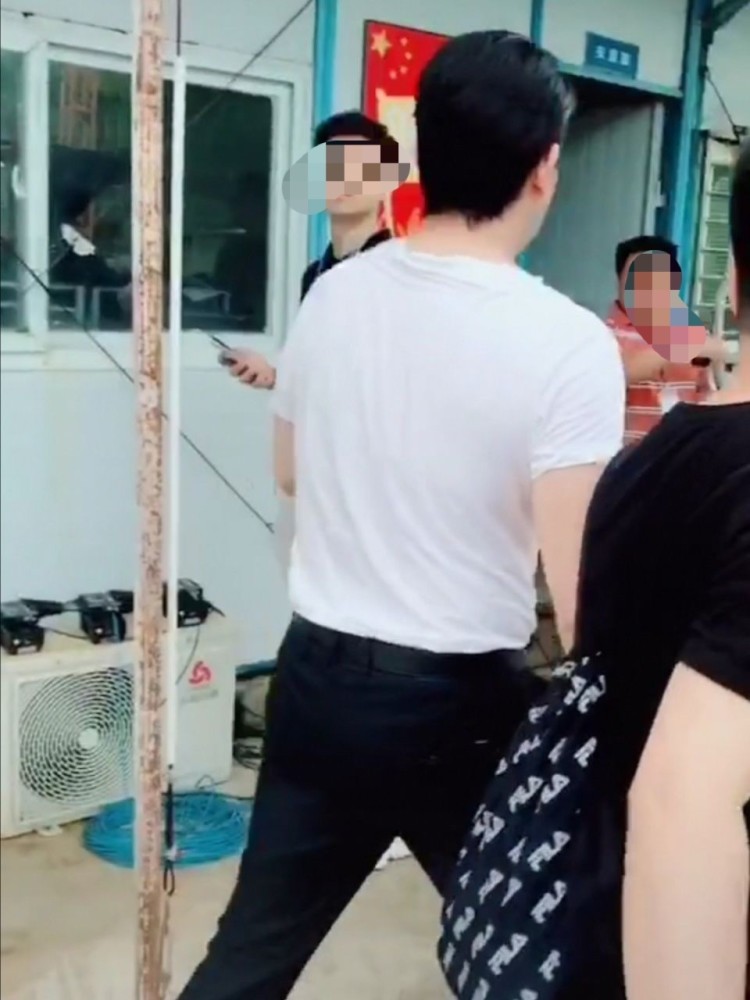 陆毅|44岁陆毅近照大变样，身材走形胖出双下巴，网友：完全不敢认