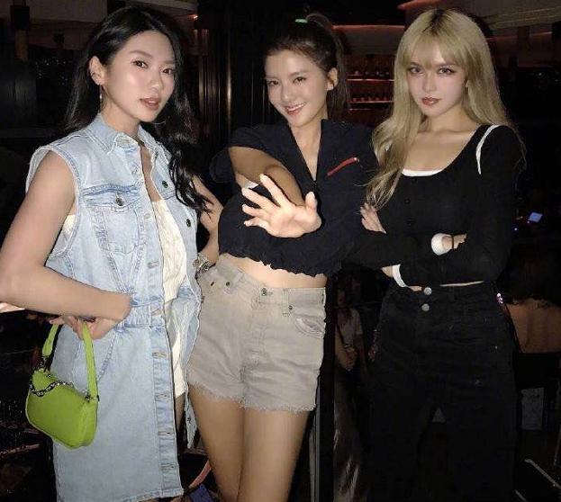 周扬青|网红变富婆？周扬青为名下店铺做宣传，一件T恤卖价上万还秒光