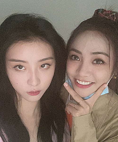 赵小棠晒合照看出她有多不爱笑两人状态差距明显