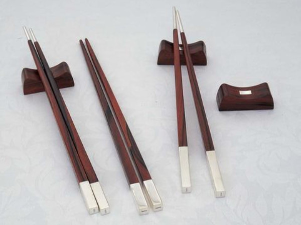 俗语|俗语“菜不摆三，筷不成五，席不坐六”，有何讲究？老祖宗的忠告