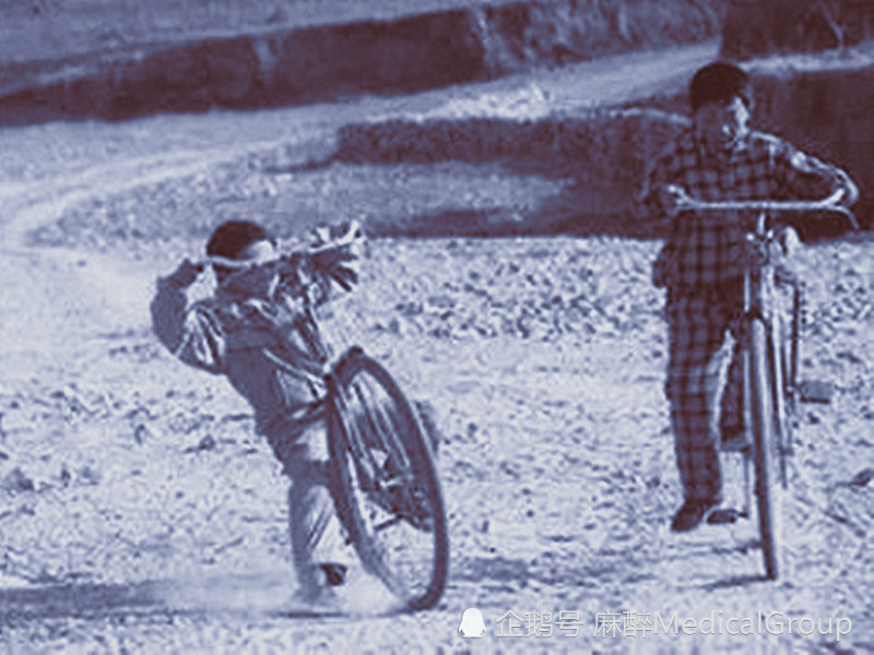 小孩儿练骑自行车一定不要选择带大梁的