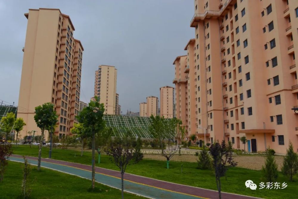 奋进七十年感恩奔小康东乡新姿新貌迎县庆