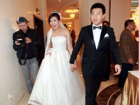 38岁奥运冠军杜丽,满脸痘印消失不见,嫁给小4岁的老公生活幸福