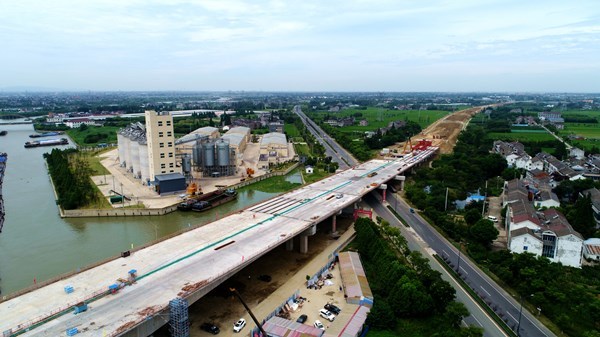 苏锡常南部高速公路常州段锡溧漕河改线特大桥左幅贯通