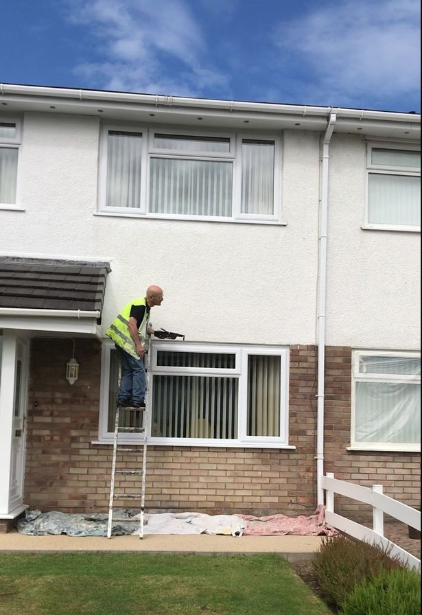 韦恩·柯林斯|英国最萌粉刷匠竟刷错8栋房子，意外走红脸书，超17万人围观