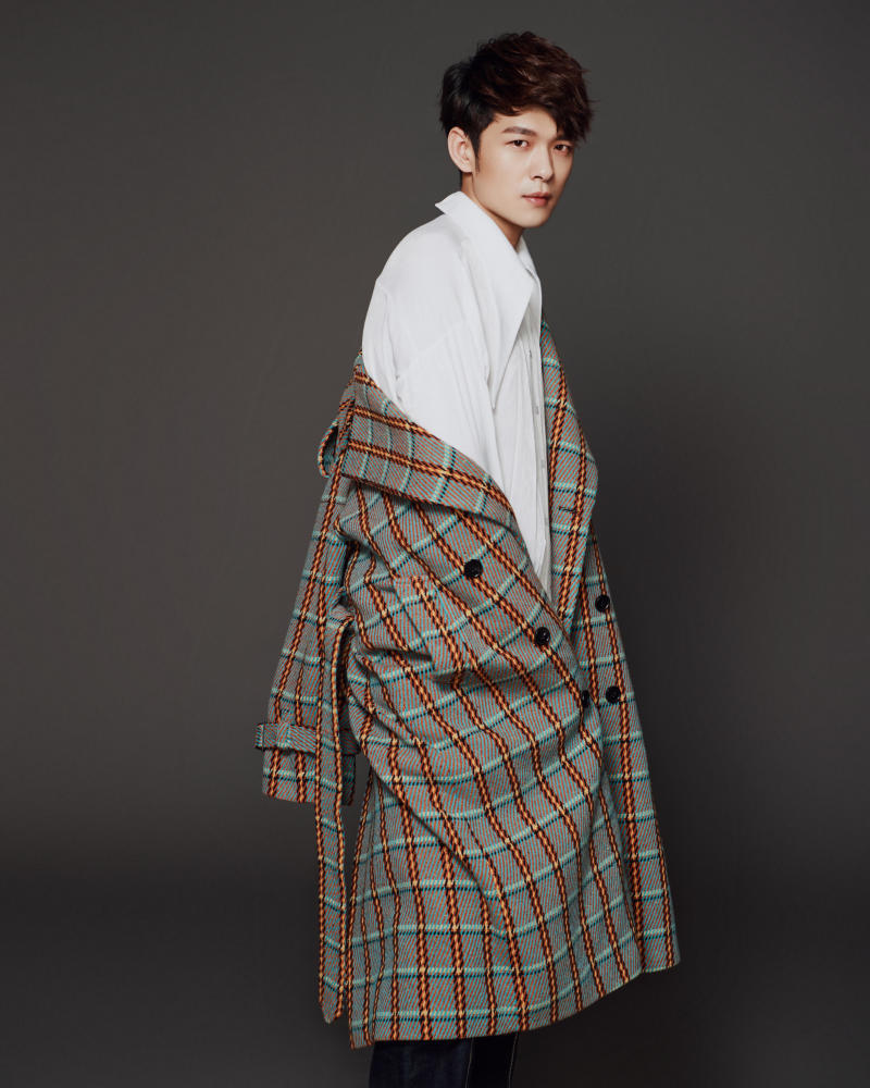 行走的衣架子盛英豪时尚写真儒雅气质型男风范