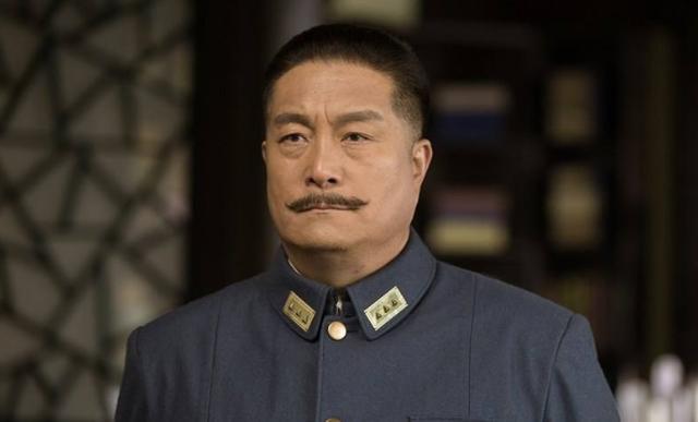 国家一级演员王卫国回家拿起冥币祭祖却发现上面印的正是自己