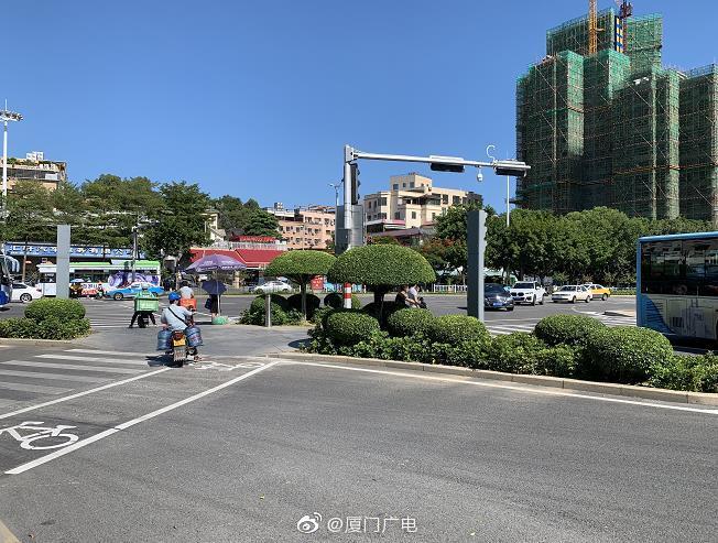 厦门海沧6个路口斑马线设置自行车专用道