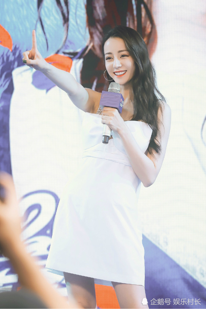 迪丽热巴|迪丽热巴出席活动越来越敢穿，五连拍养眼十足，生图曝光却显露壮硕身材