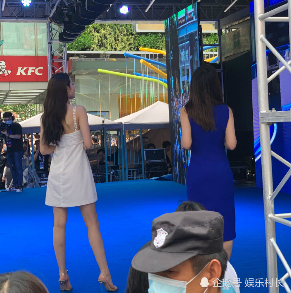 迪丽热巴|迪丽热巴出席活动越来越敢穿，五连拍养眼十足，生图曝光却显露壮硕身材