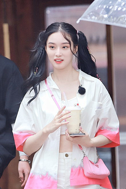 徐艺洋未能出道又怎样如今双马尾造型录综艺少女感满满