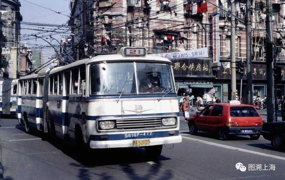 1990年代中,北京东路四川中路,21路配车sk561 gf型无轨电车