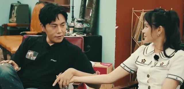 秦昊|秦昊为4岁女儿罕见发飙，发文怒斥偷拍者，卑微要求打码女儿照片