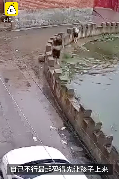 山西|5岁妹妹落水8岁姐姐跳水救，上演惊魂2分钟