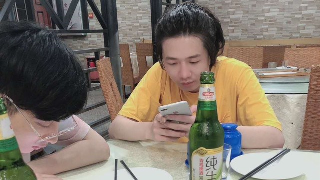 小人得志虎牙德华突然膨胀调侃qg逆风重开网友这波取关了