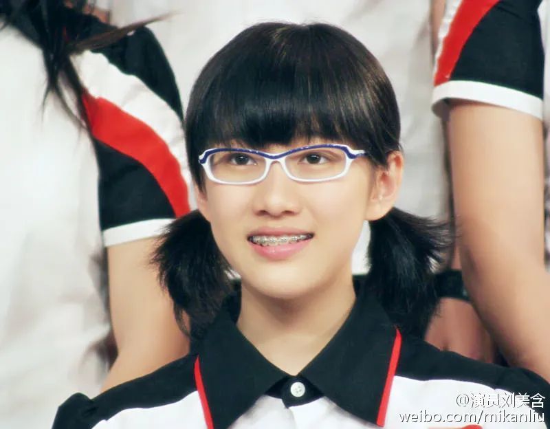 2005年出演《女生日记》里虽没缺点也没个性的女孩郝佳,严莉莉的扮演