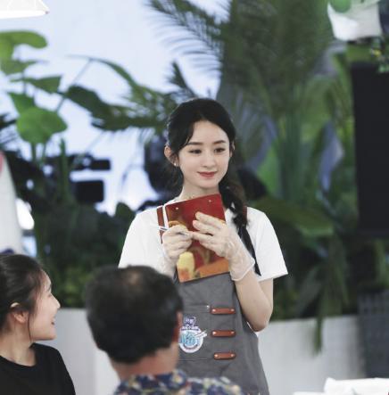 中餐厅|《中餐厅》赵丽颖疑遭恶意剪辑，干活镜头被删，与新人成鲜明对比