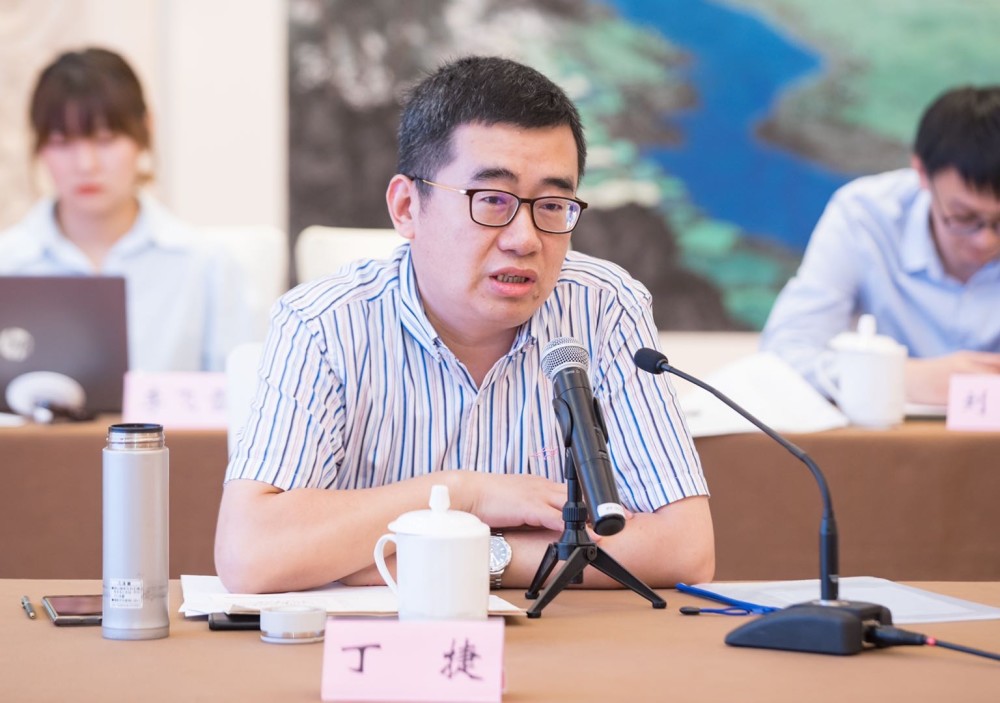 丁捷|文学界瞩目“丁捷现象”：不止做现实的旁观者，出发得远，才能回归得深