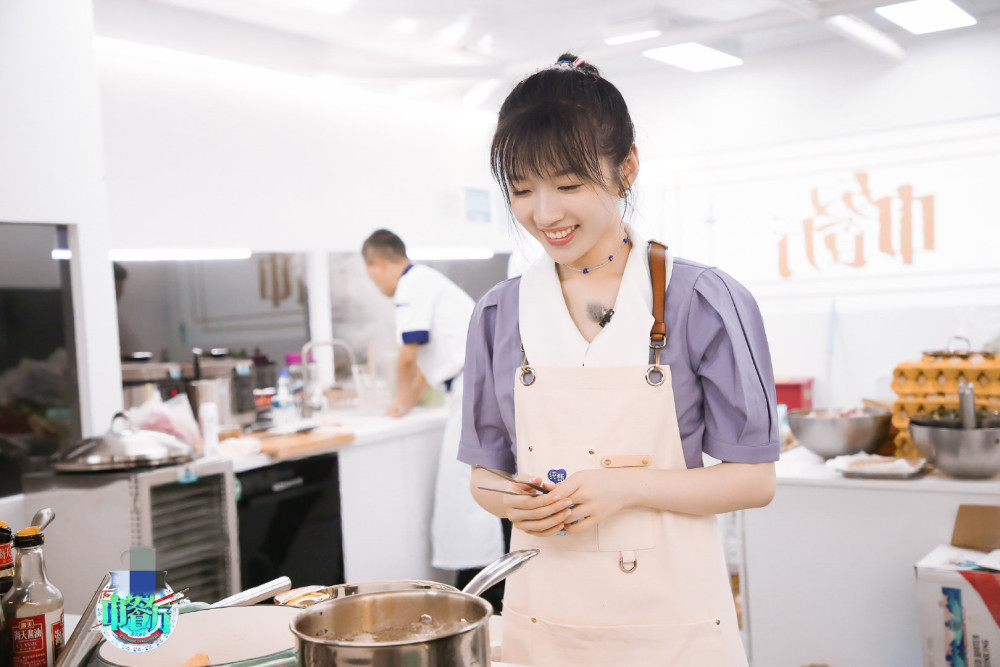 赵丽颖|面对黄晓明和林大厨，赵丽颖的焦虑太真实，职场上这种人太吃亏